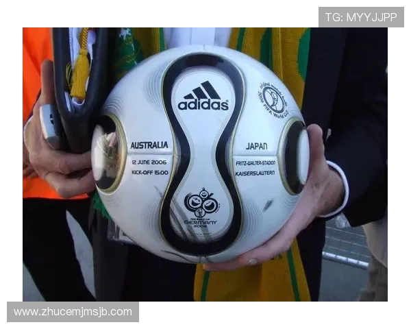 卡塔尔世界杯用球的性能表现与裁判判罚关系的专业分析帮助理解比赛公平性